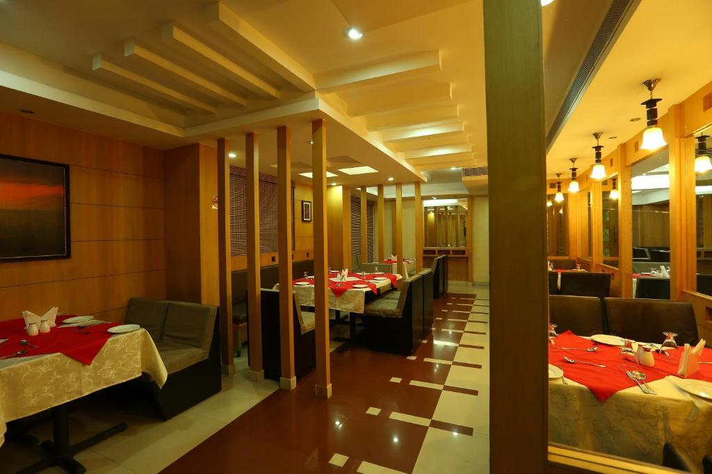 โรงแรมปัตตอม รอยัล Thiruvananthapuram ภายนอก รูปภาพ